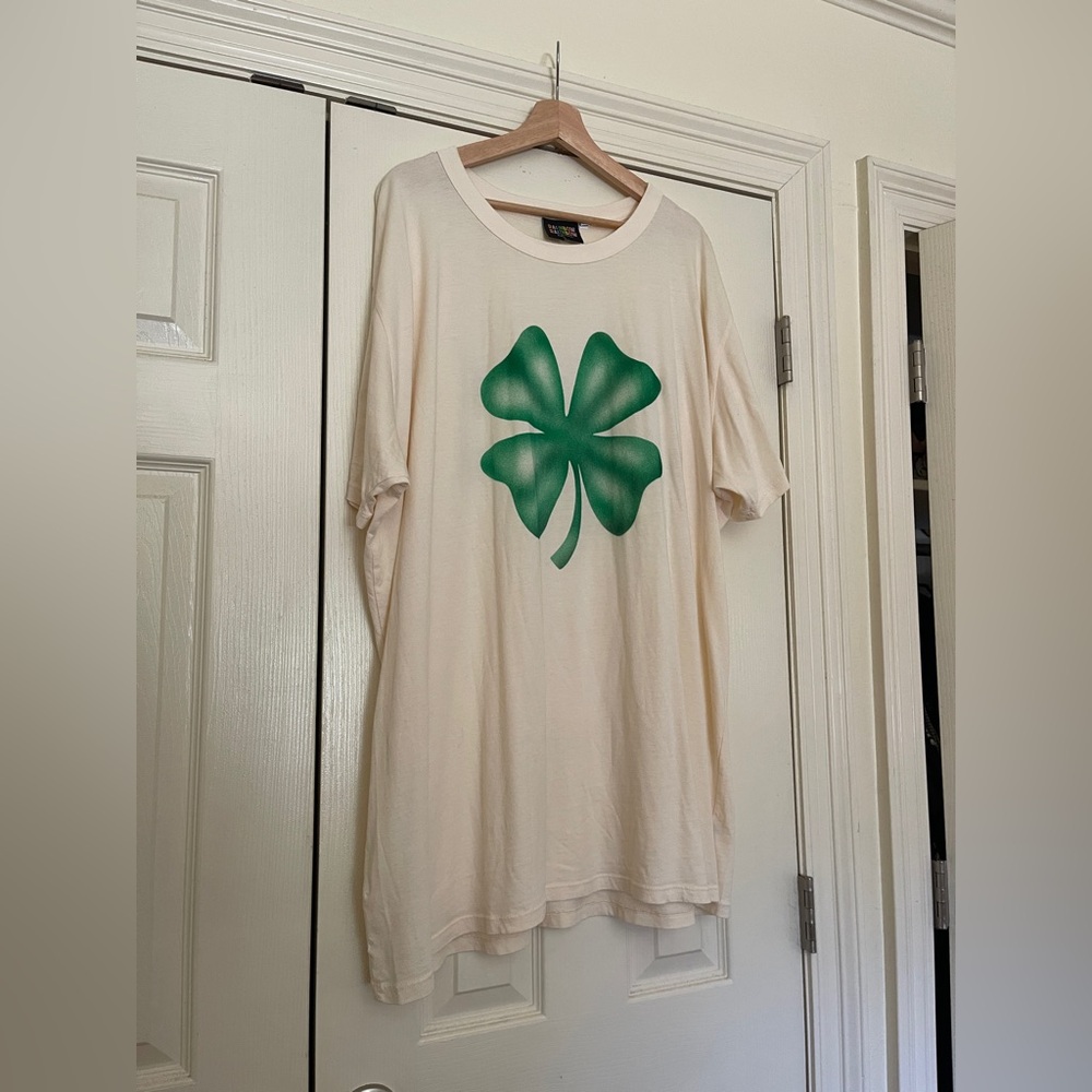 Big Bud Press off white tee with airbrushed four leaf clover NEW 6XL